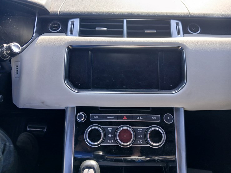 2016-land-rover-range-rover-image-39