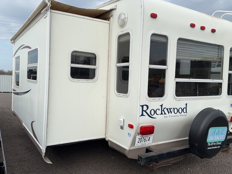 #3002-•-2006-rockwood-28'-5th-wheel-camper-image-10