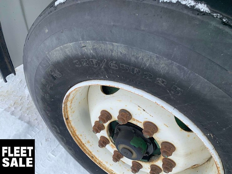 2003-freightliner-fl106-image-4