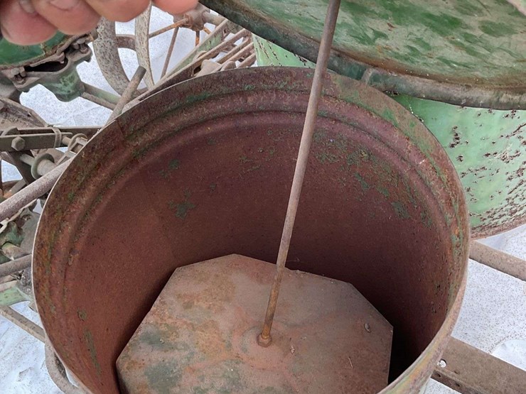 john-deere-three-point-planter-image-10