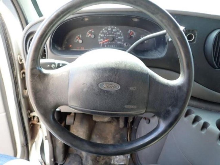 2001-ford-e350-image-12