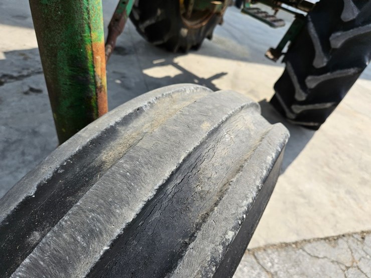 1982-john-deere-4240-image-47