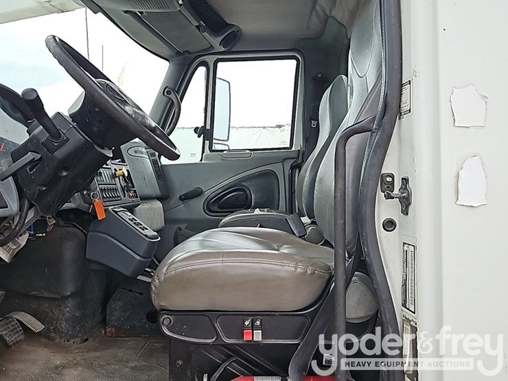 2004-international-7400-image-31