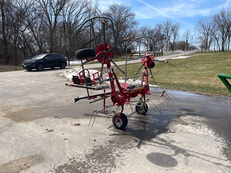 #146-•-h&s-hay-tedder-(stoughton,-wi)-image-3