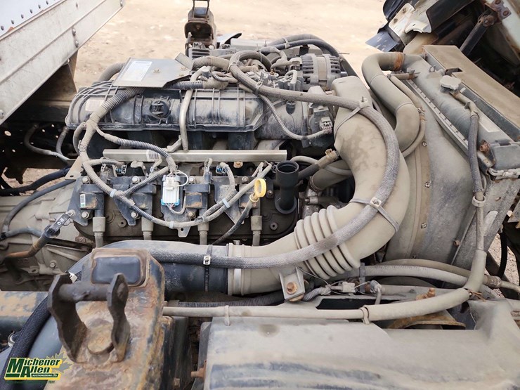 2016-isuzu-npr-image-22