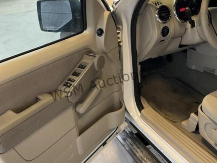 2007-ford-explorer-xlt-image-23