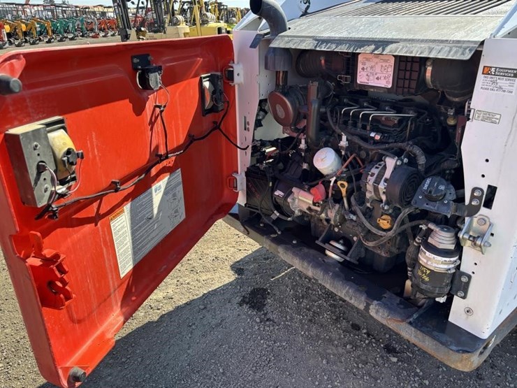 2020-bobcat-s550-image-31