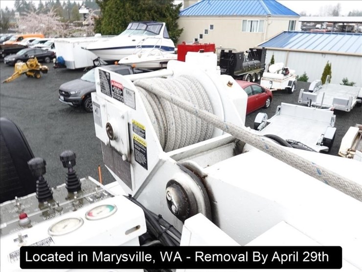 2003-freightliner-fl80-image-11