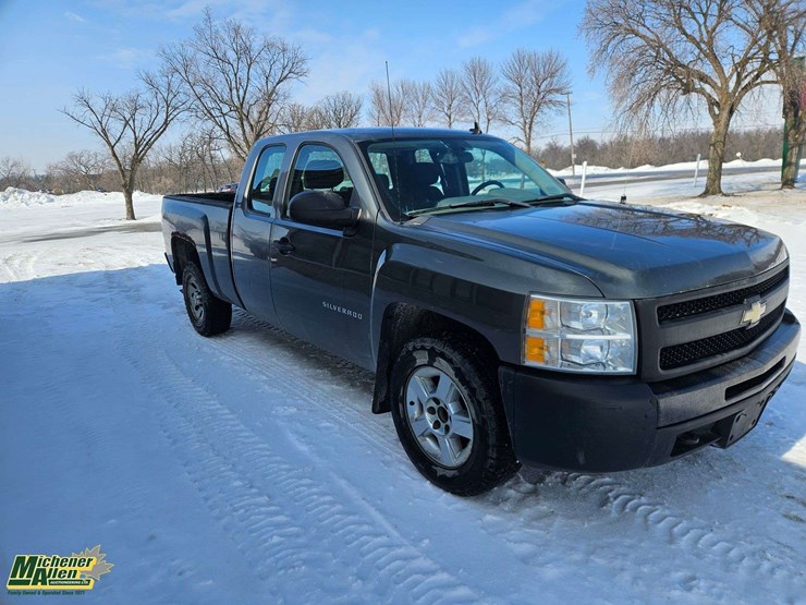 2011-chevrolet-silverado-1500-image-2