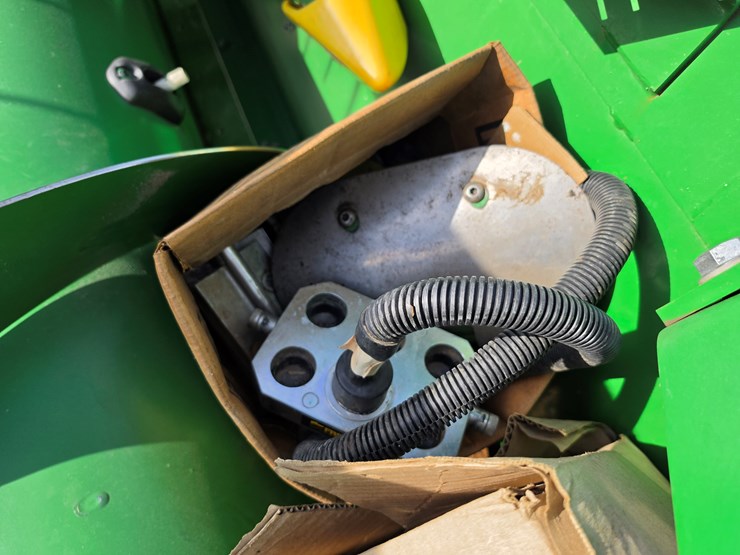 2013-john-deere-625f-image-12