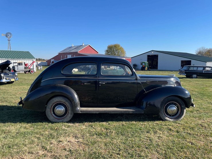 1938-ford-two-door-deluxe-sedan---original-car!-image-6