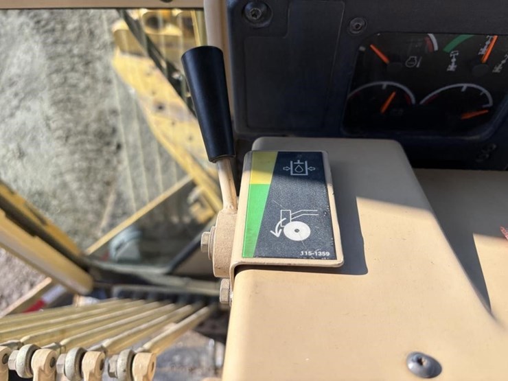 caterpillar-143h-image-48