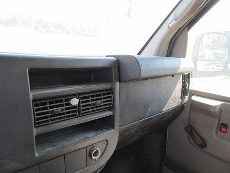 2012-chevrolet-express-g1500-image-29