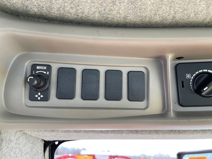 2011-new-holland-h8060-image-59