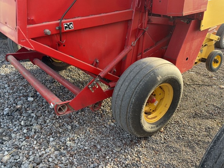 new-holland-853-image-4