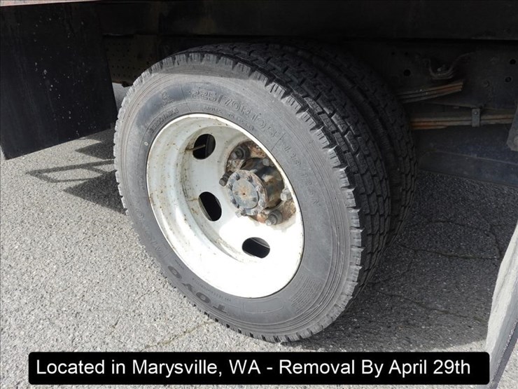 2017-isuzu-nqr-image-2