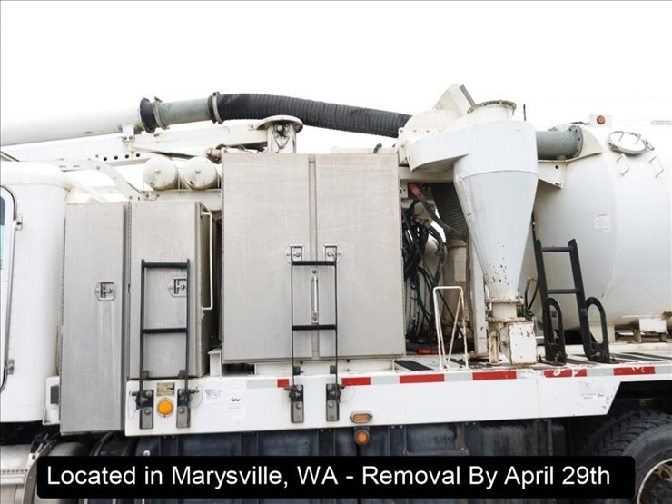 2011-peterbilt-348-image-3