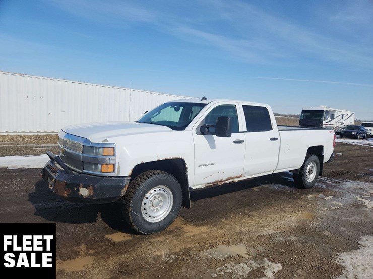 2015-chevrolet-silverado-3500hd-image-1