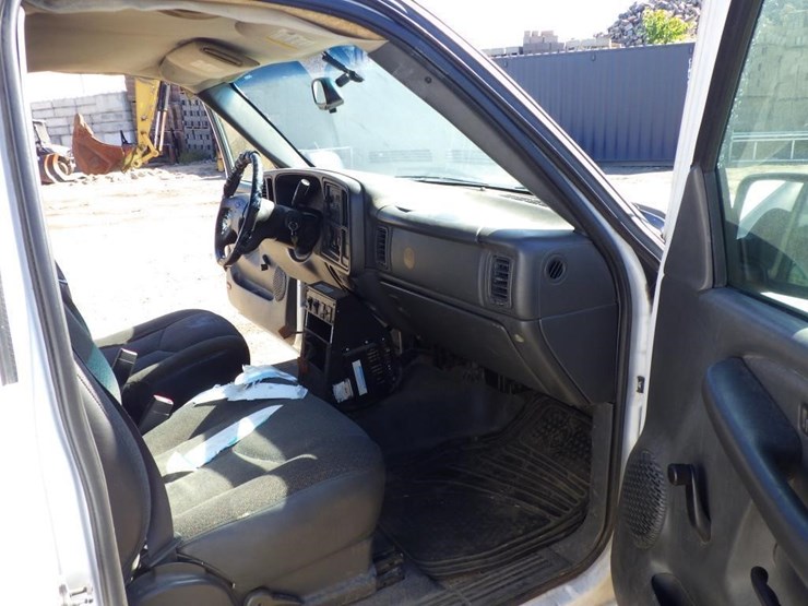 2003-chevrolet-2500hd-image-7