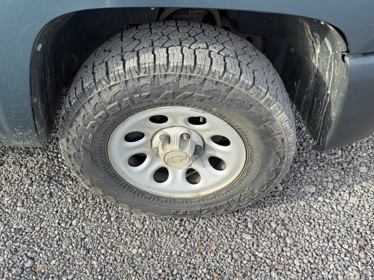 #4019-•-2009-chevy-silverado-pickup-truck-image-5