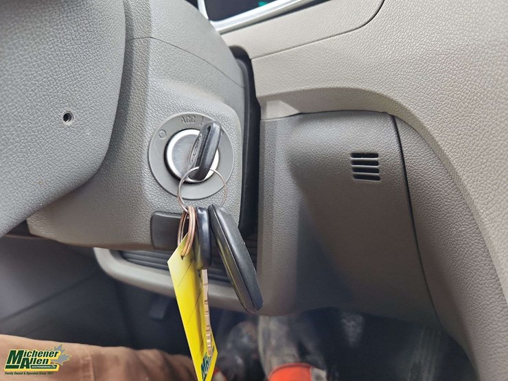 2011-chevrolet-traverse-ls-image-23