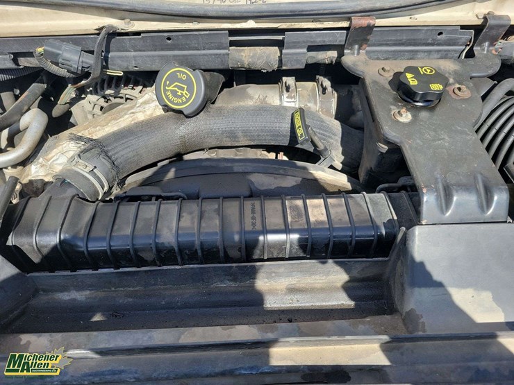 2004-ford-cargo-image-27