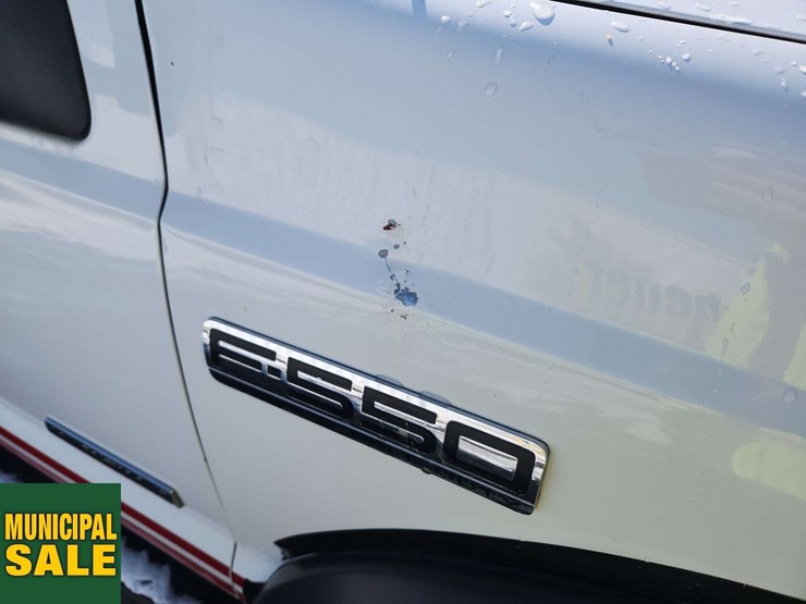 2005-ford-f550-image-37