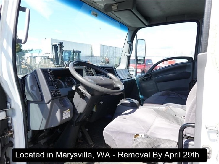 2014-isuzu-nqr-image-9