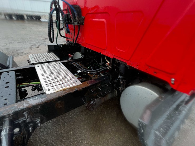 #234-•-2016-international-semi-tractor-(has-wi-title)-(denmark,-wi)-image-24