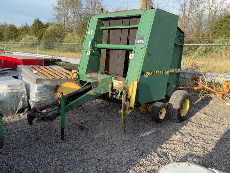 john-deere-335-image-1