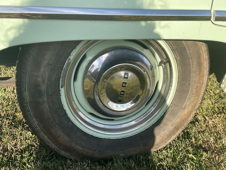 1953-ford-customline-sedan-image-25