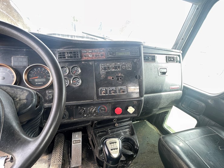 #240-•-2005-kenworth-truck-tractor-(has-mn-title)-(mora,-mn)-image-37