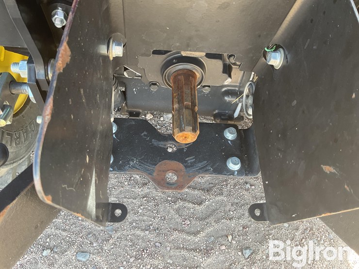 2013-john-deere-1025r-image-17