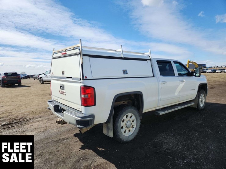 2015-gmc-sierra-2500hd-image-3