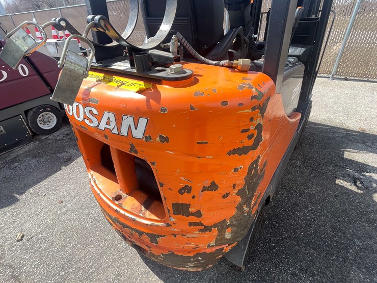 #354-•-doosan-forklift-(neenah,-wi)-image-27