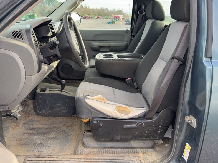 #4019-•-2009-chevy-silverado-pickup-truck-image-17