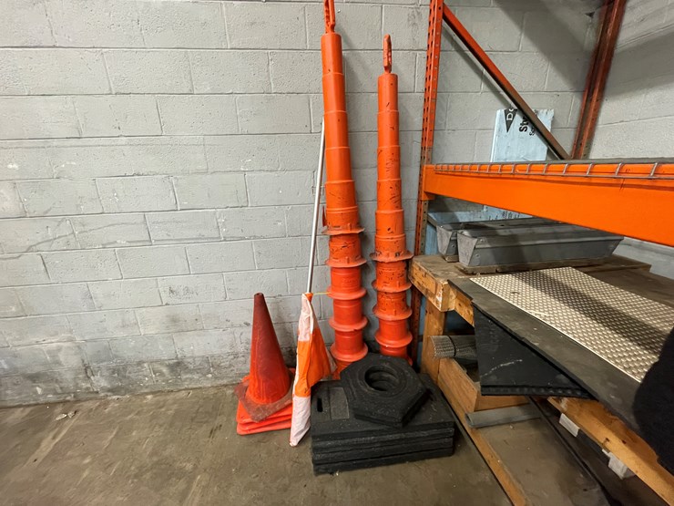 #2550-•-safety-cones-(columbia-heights,-mn)-image-1