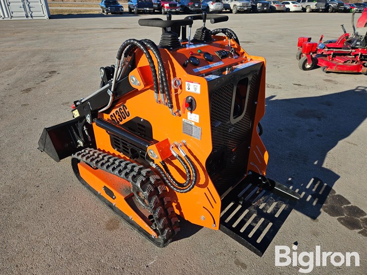 2025-massey-ferguson-730-image-7