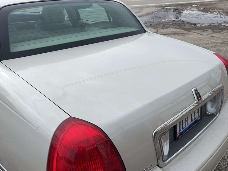 2005-lincoln-town-car-image-28