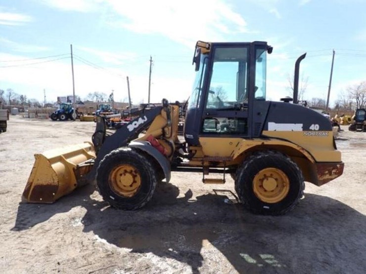 2011-deere-304j-image-8