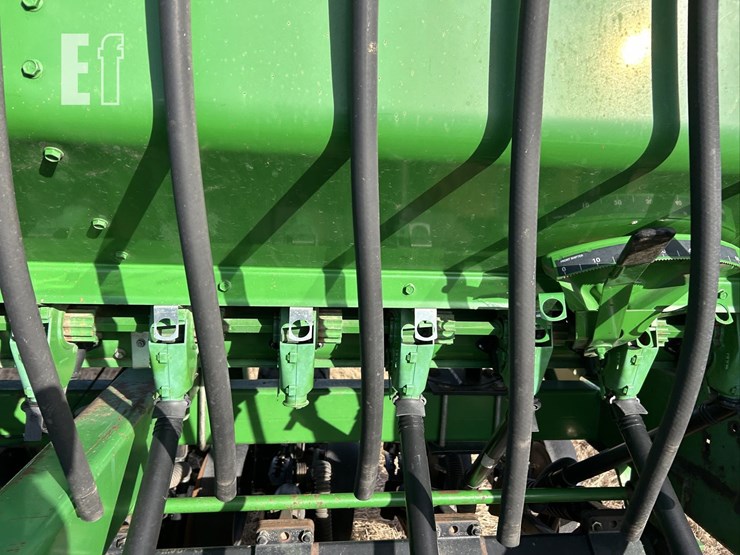 2004-john-deere-1590-image-17