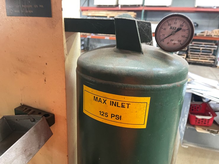 #2509-•-norlok-clincher-machine-(columbia-heights,-mn)-image-9