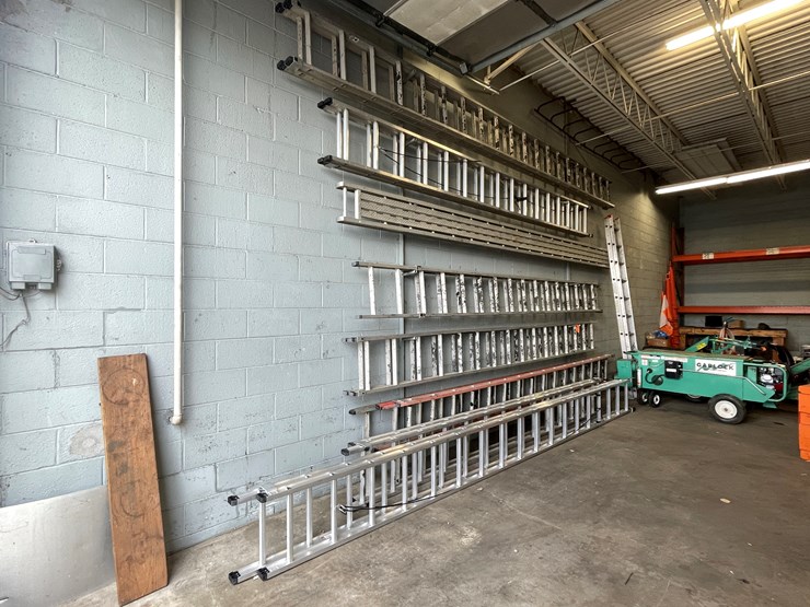 #2576-•-wall-of-extension-ladders-(columbia-heights,-mn)-image-1