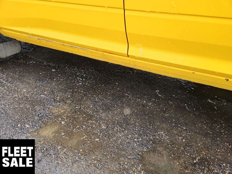 2019-ram-1500-classic-image-32