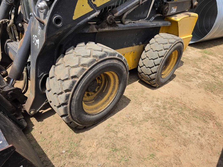 2012-new-holland-225-image-6