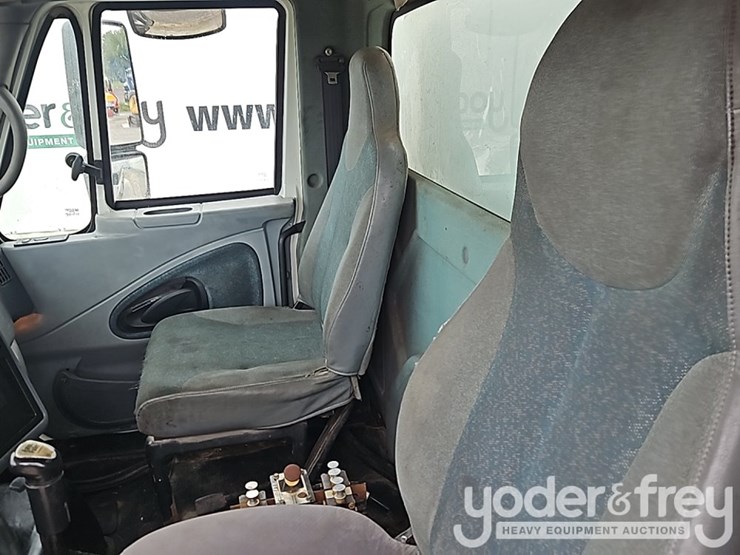 2005-international-8600-image-29