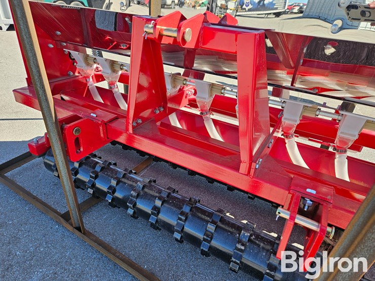 2025-massey-ferguson-730-image-14