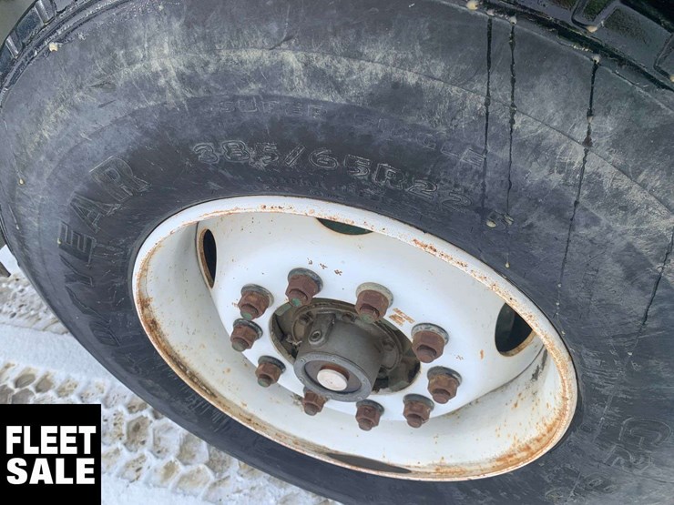 2003-freightliner-fl106-image-4