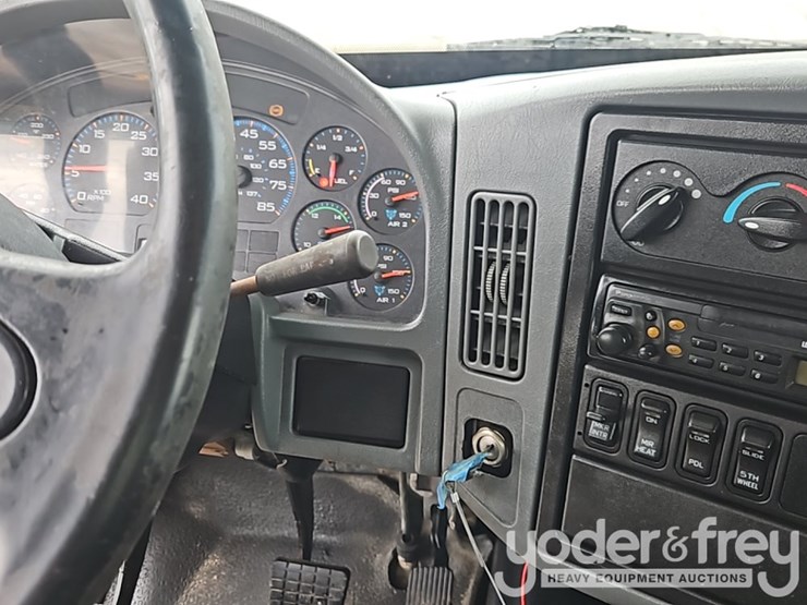 2005-international-8600-image-32