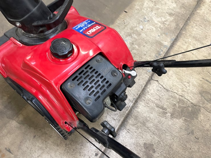 #2521-•-toro-power-clear-snowblower-(columbia-heights,-mn)-image-12